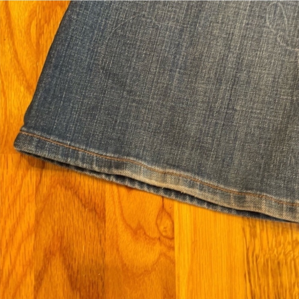 Gap Limited edition medium wash mid rise flare leg - Picture 2 of 8